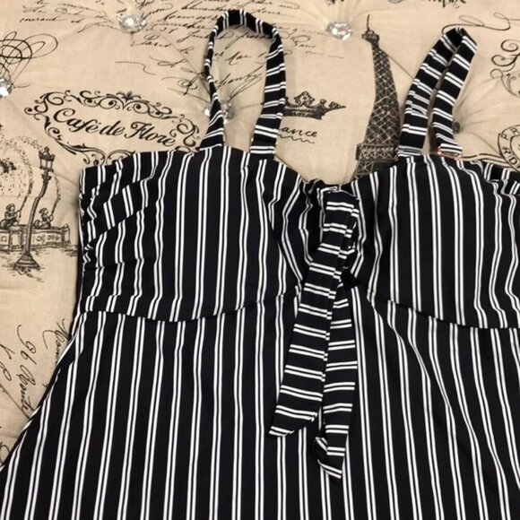 Raisins Curve Trendy Juniors' Top - Picture 5 of 10